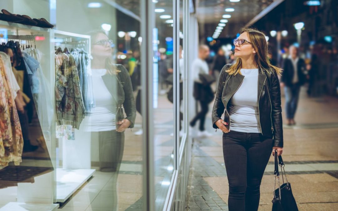 Pulizia vetrine negozi, come farla e cosa sapere